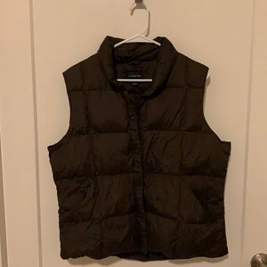 Lands’ End quilted puffer vest. Great condition.